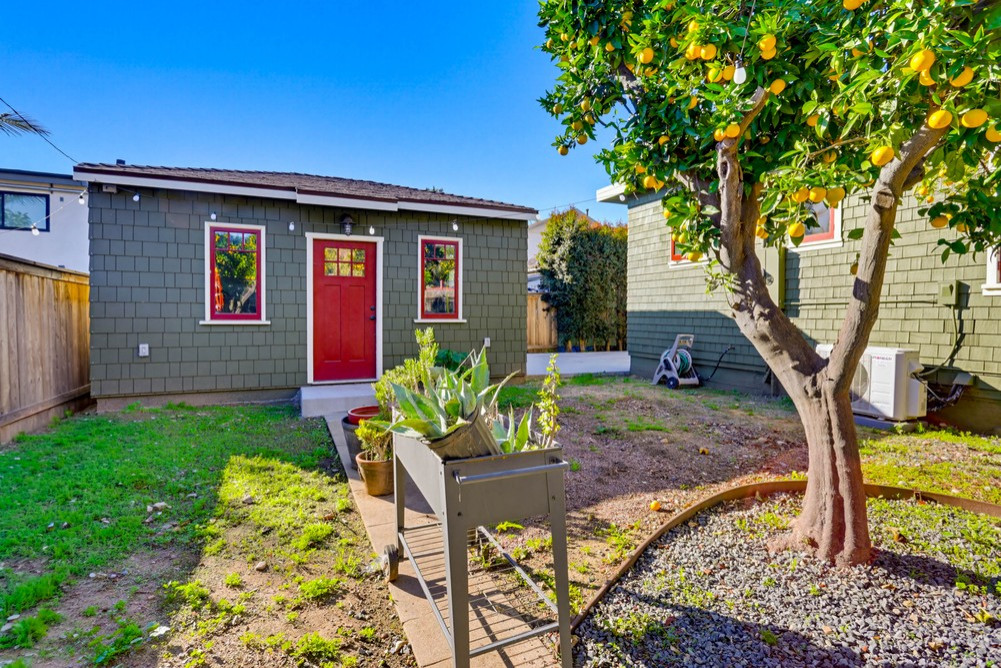 Golden Heights_Kitchen & Baths