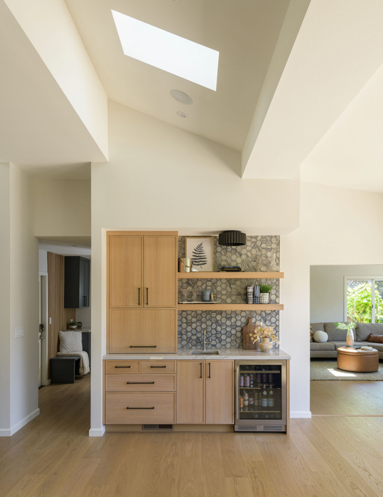 Minimalist home bar photo in San Francisco