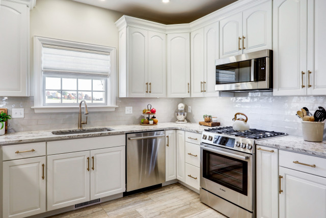 Kitchen Refresh and Remodel contemporaneo-cocina