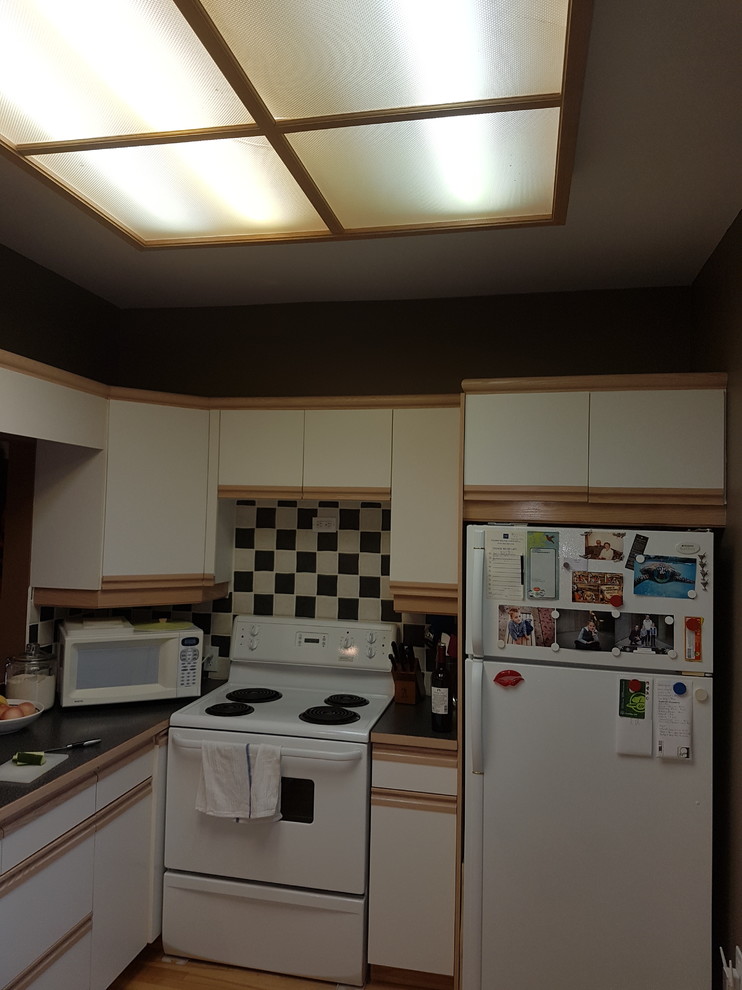 Kitchen - kitchen idea in Calgary