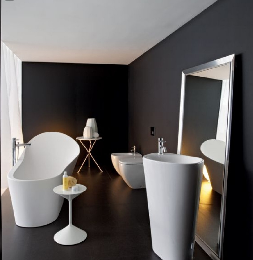 Ванная в эко стиле,  с элементами бамбука и трасника