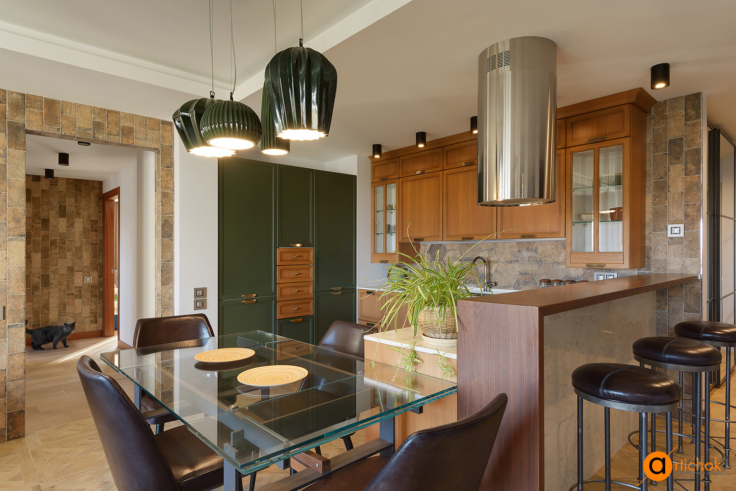 Кухня в зеленых и коричневых тонах