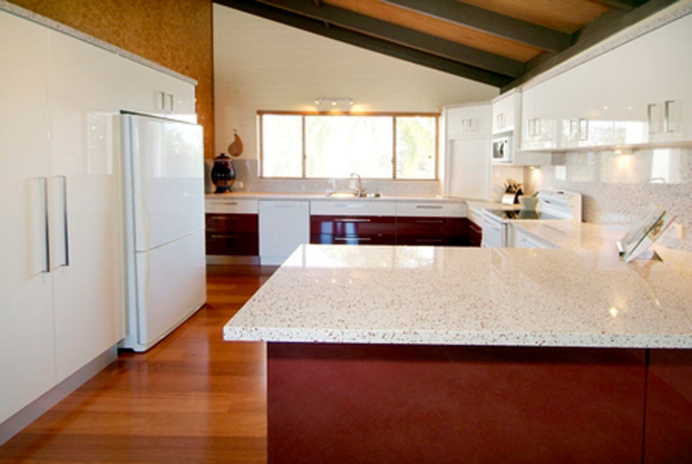 Example of a transitional kitchen design in DC Metro