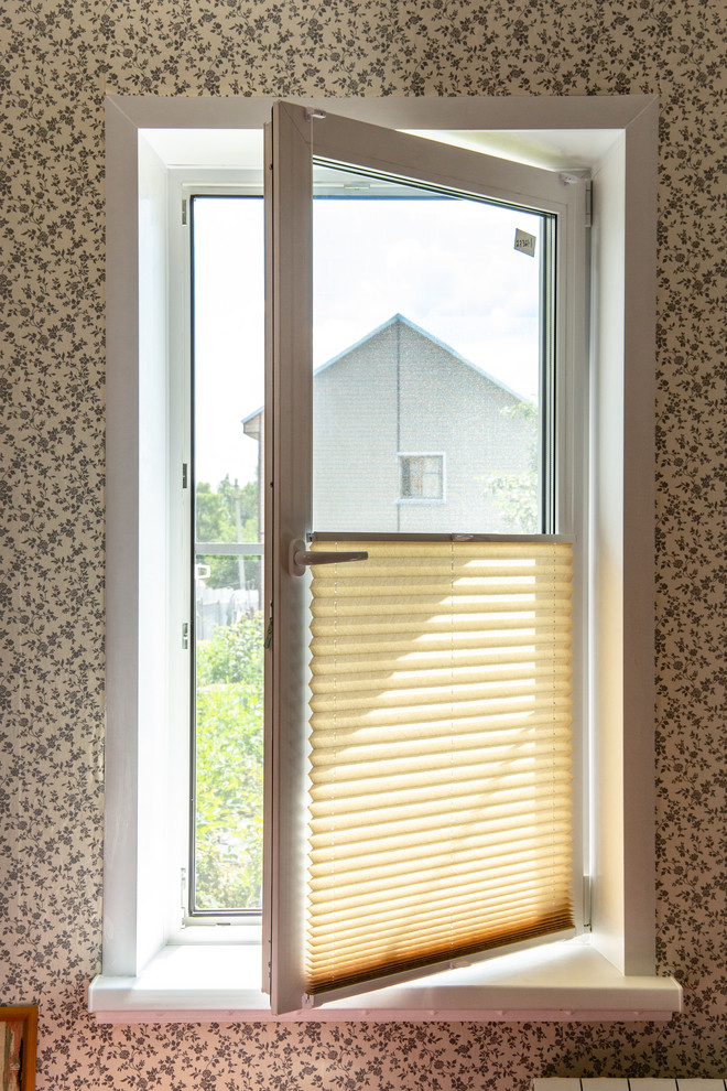 Плиссе на окно в коттедж