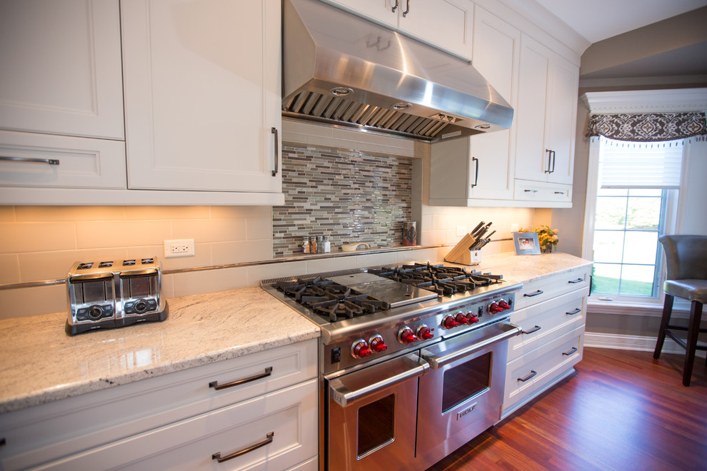 Inspiration for a transitional kitchen remodel in Chicago