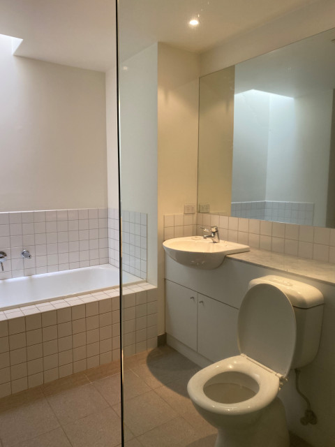 Before - bathroom trendy-badevaerelse