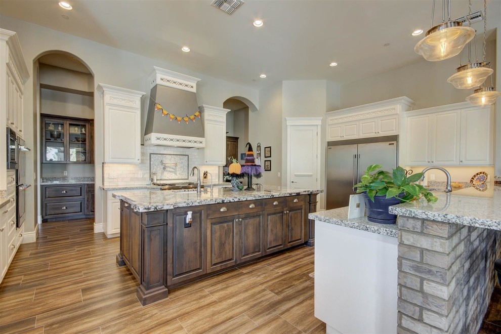 Inspiration for a transitional kitchen remodel in Phoenix