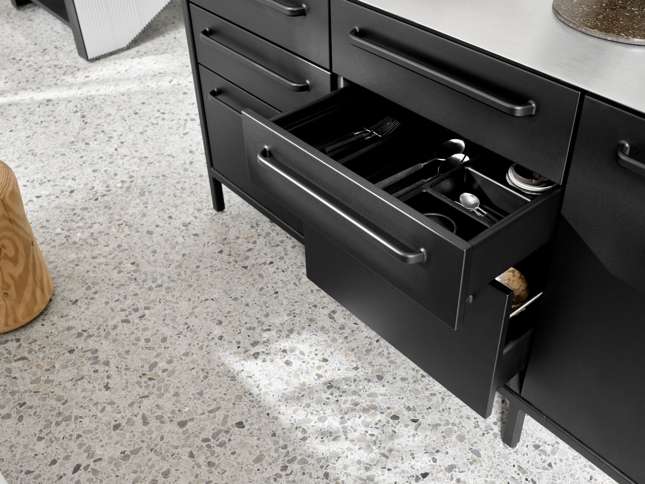 V1 BLACK KITCHEN