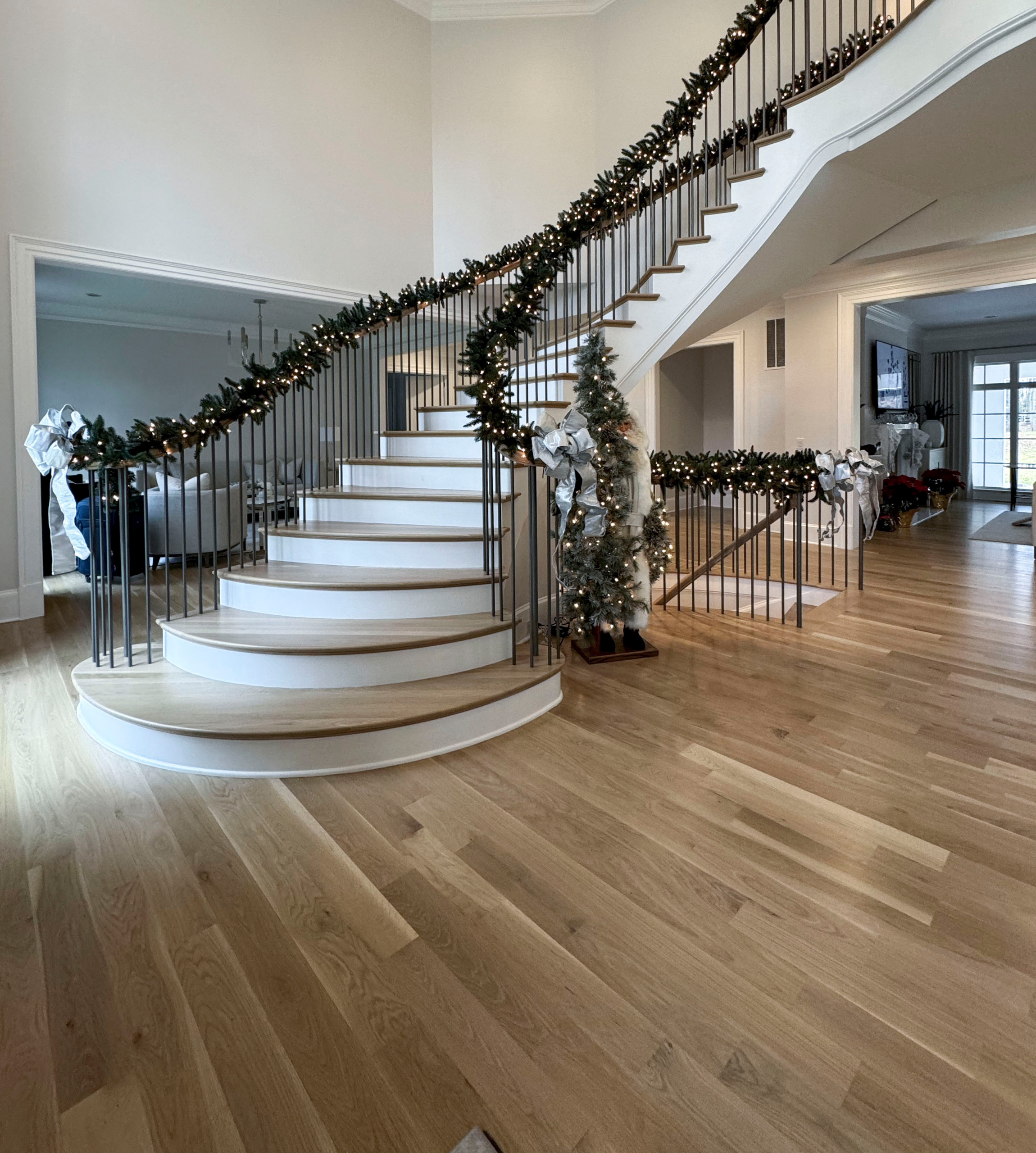 116_Elegant & Eye-catching Curved Staircase, Leesburg VA 20175