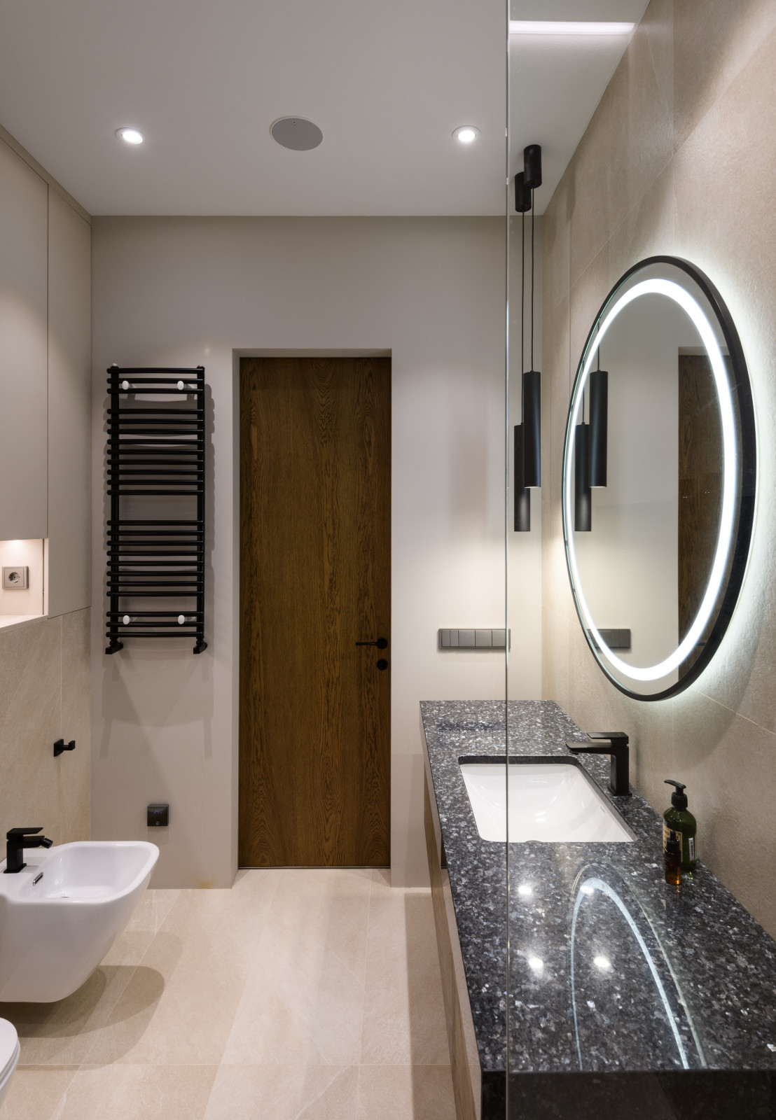 Натуральные материалы в интерьере трехкомнатной квартиры