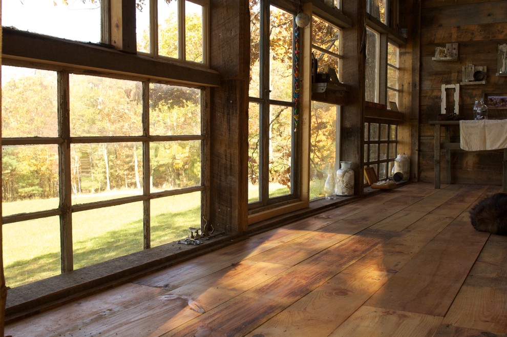 Example of an eclectic home design design in Seattle