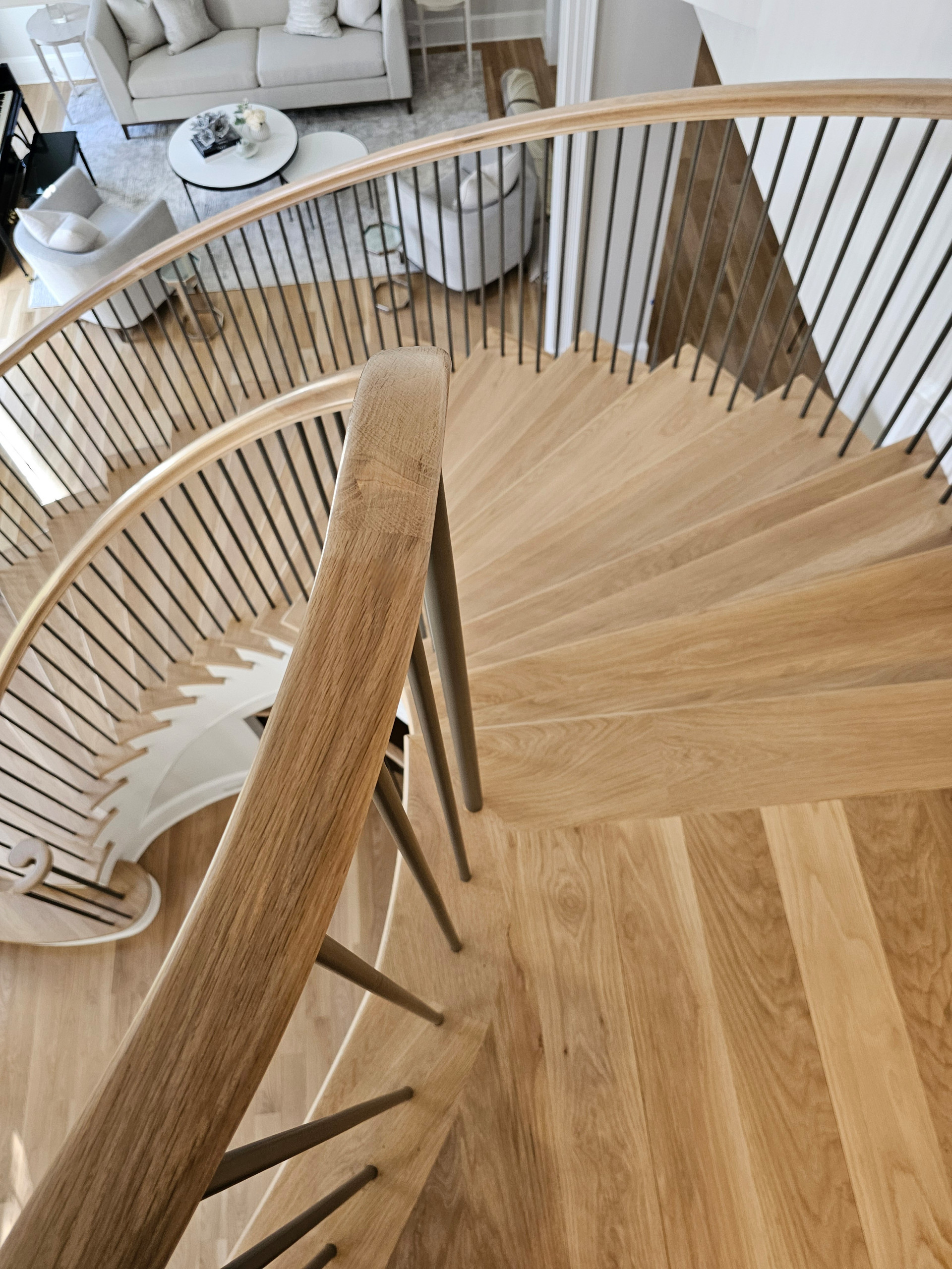 116_Elegant & Eye-catching Curved Staircase, Leesburg VA 20175