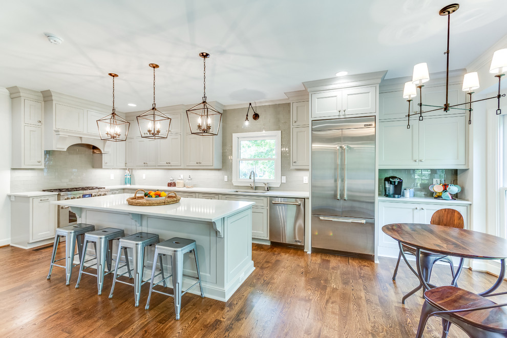 Inspiration for a transitional kitchen remodel in Birmingham