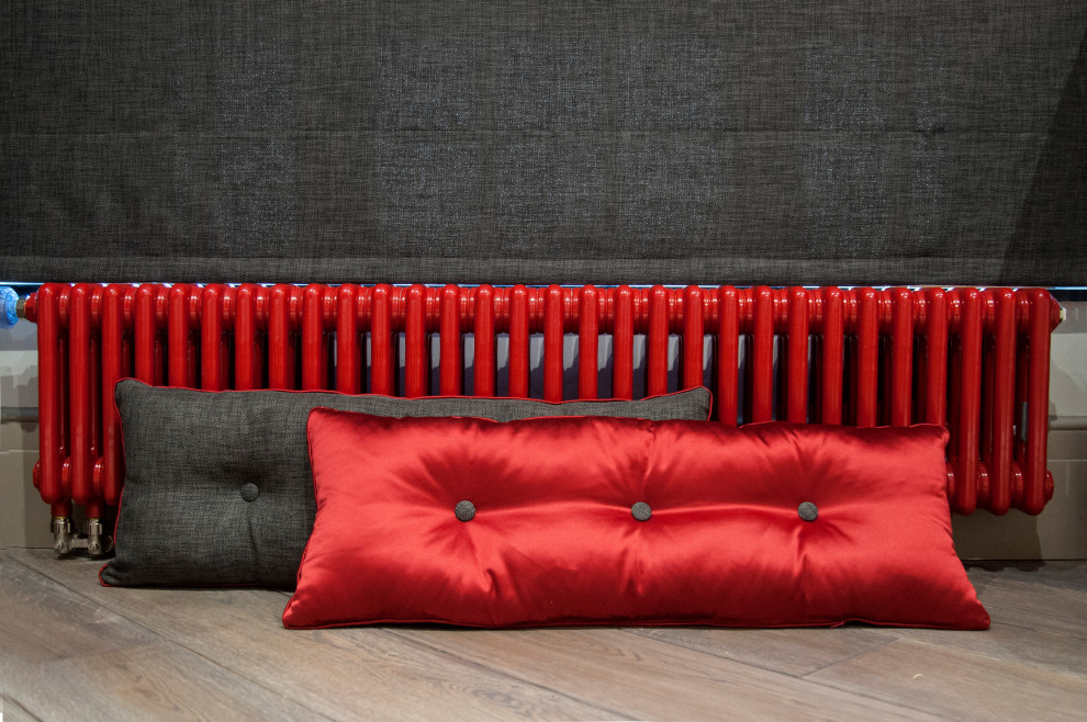 Комната подростка: красный в сером.