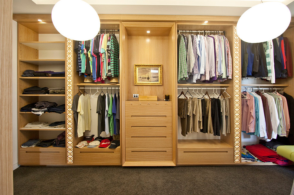 Design ideas for a contemporary storage and wardrobe in Los Angeles.