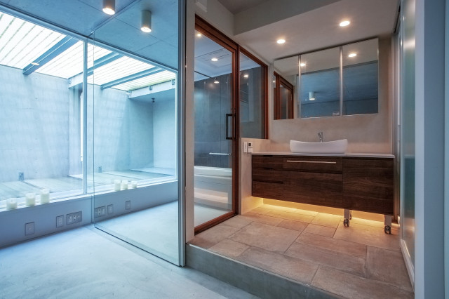 ホテルライクな水廻り moderno-bagno-di-servizio