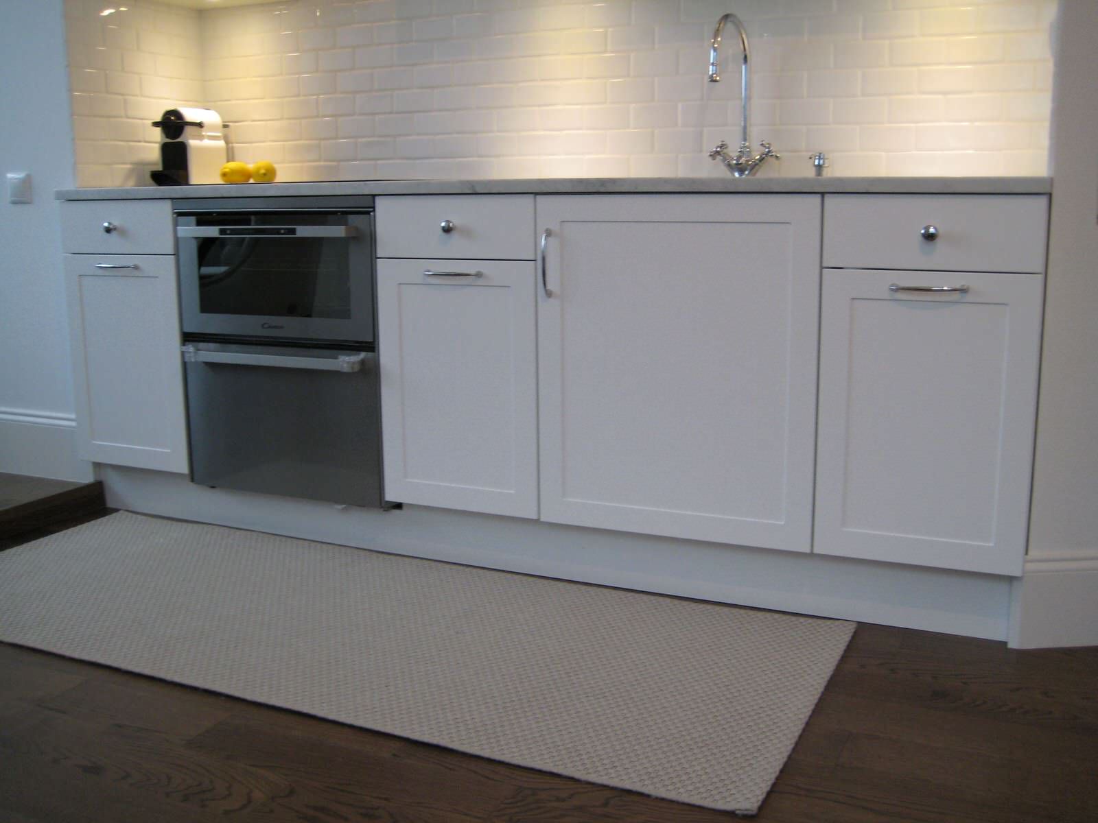 Белая кухня в квартире на метро Аэропорт