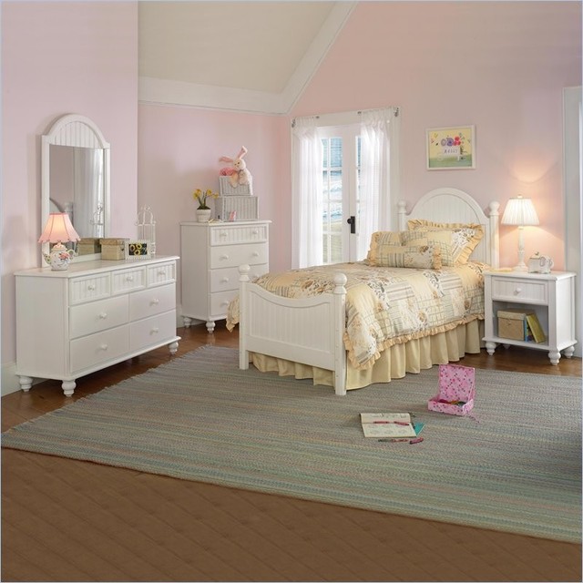 Hillsdale Westfield Wood Poster Bed 3 Piece Bedroom Set in Off-White Finish