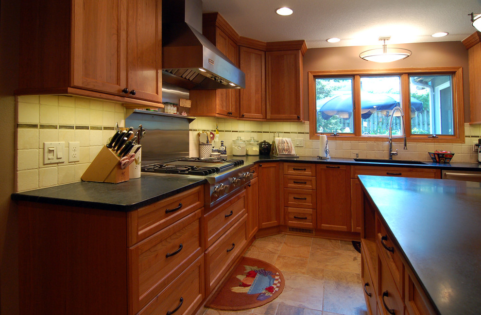 Kitchen - transitional kitchen idea
