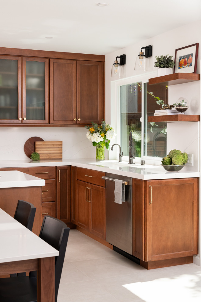 Transitional porcelain tile and beige floor kitchen photo in Orange County with an undermount sink, shaker cabinets, medium tone wood cabinets, quartz countertops, white backsplash, quartz backsplash, stainless steel appliances, an island and white countertops