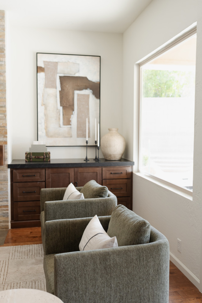 Home design - transitional home design idea in Phoenix