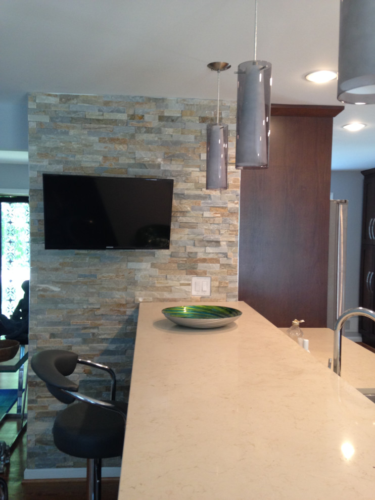 Example of a transitional kitchen design in DC Metro