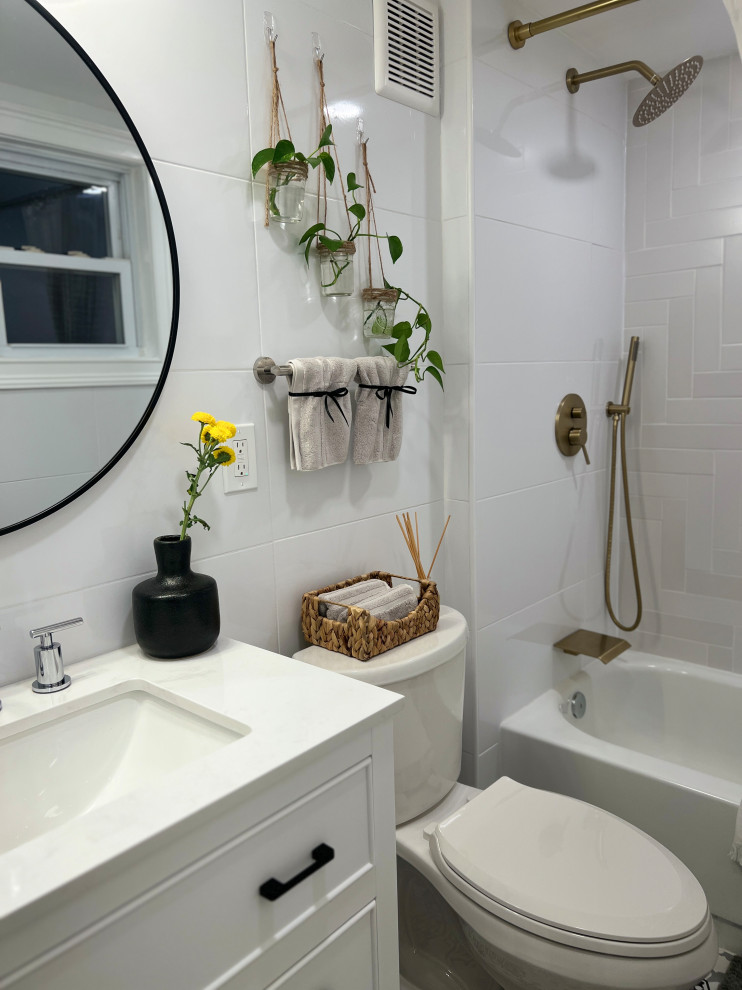 Babylon, NY - Shared Bathroom