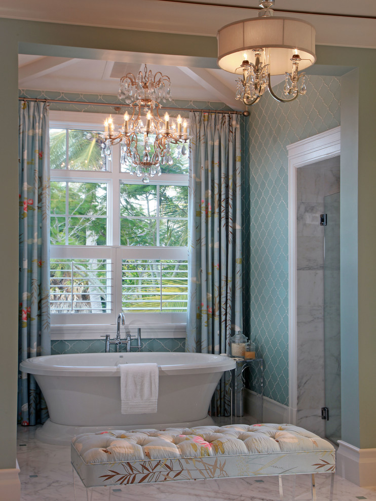 Traditional bathroom in Tampa with an alcove shower.