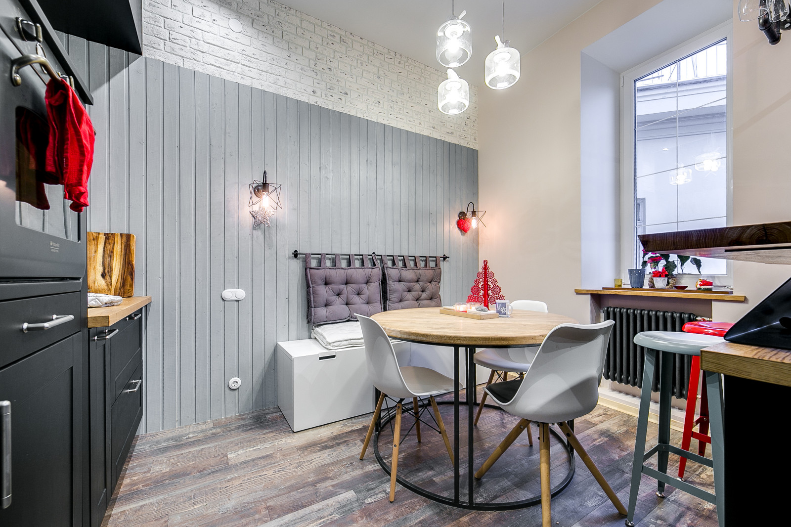 Просторная кухня в стиле лофт