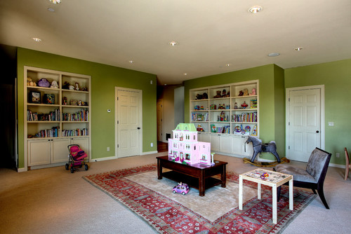 Green finishes add an air of life to this playroom. 