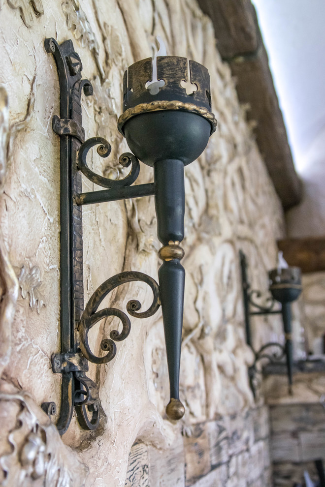 Крытая терраса с мангальной зоной в скандинавском стиле.