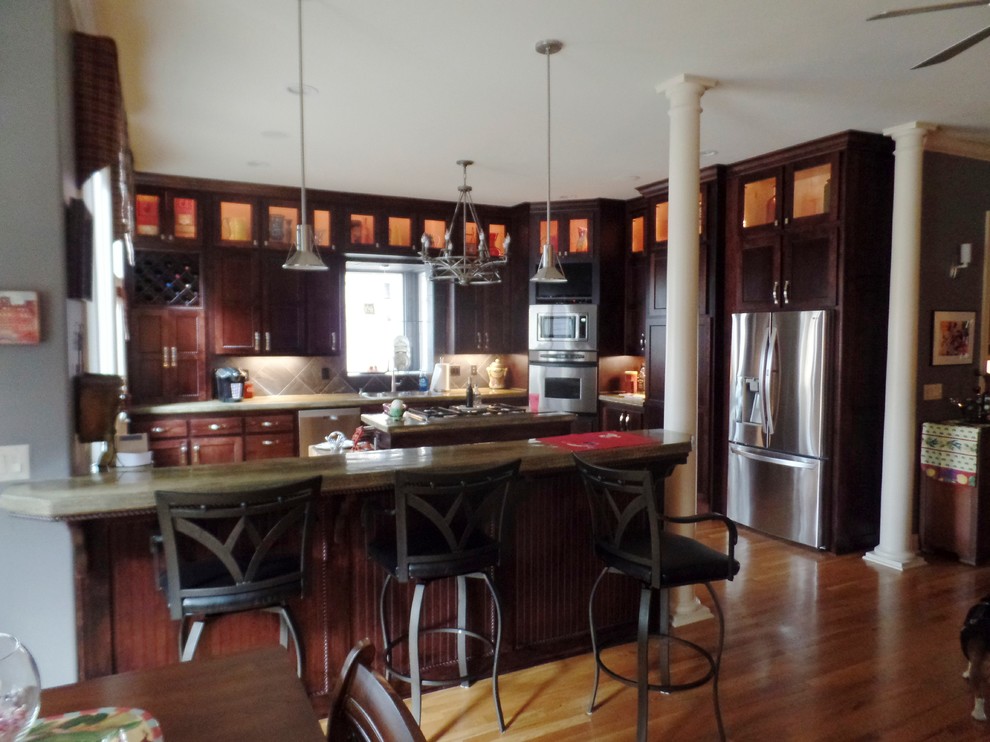 Large transitional kitchen photo