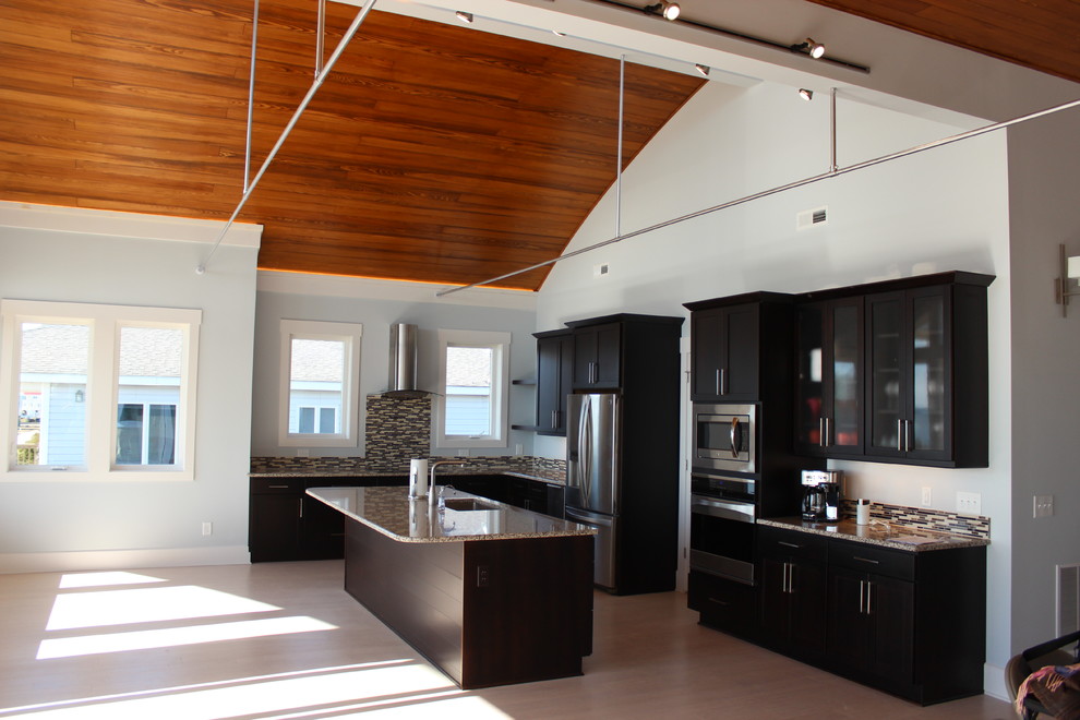 Inspiration for a transitional kitchen remodel in Wilmington