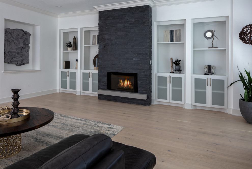 Transitional home design photo in Houston