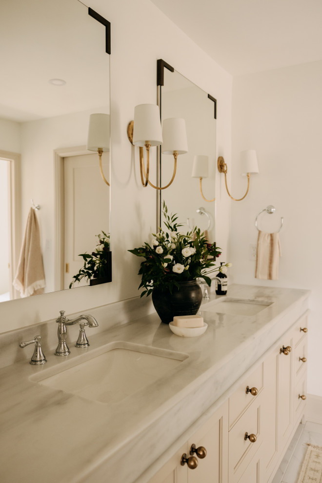 Downtown Cottage Primary Bathroom