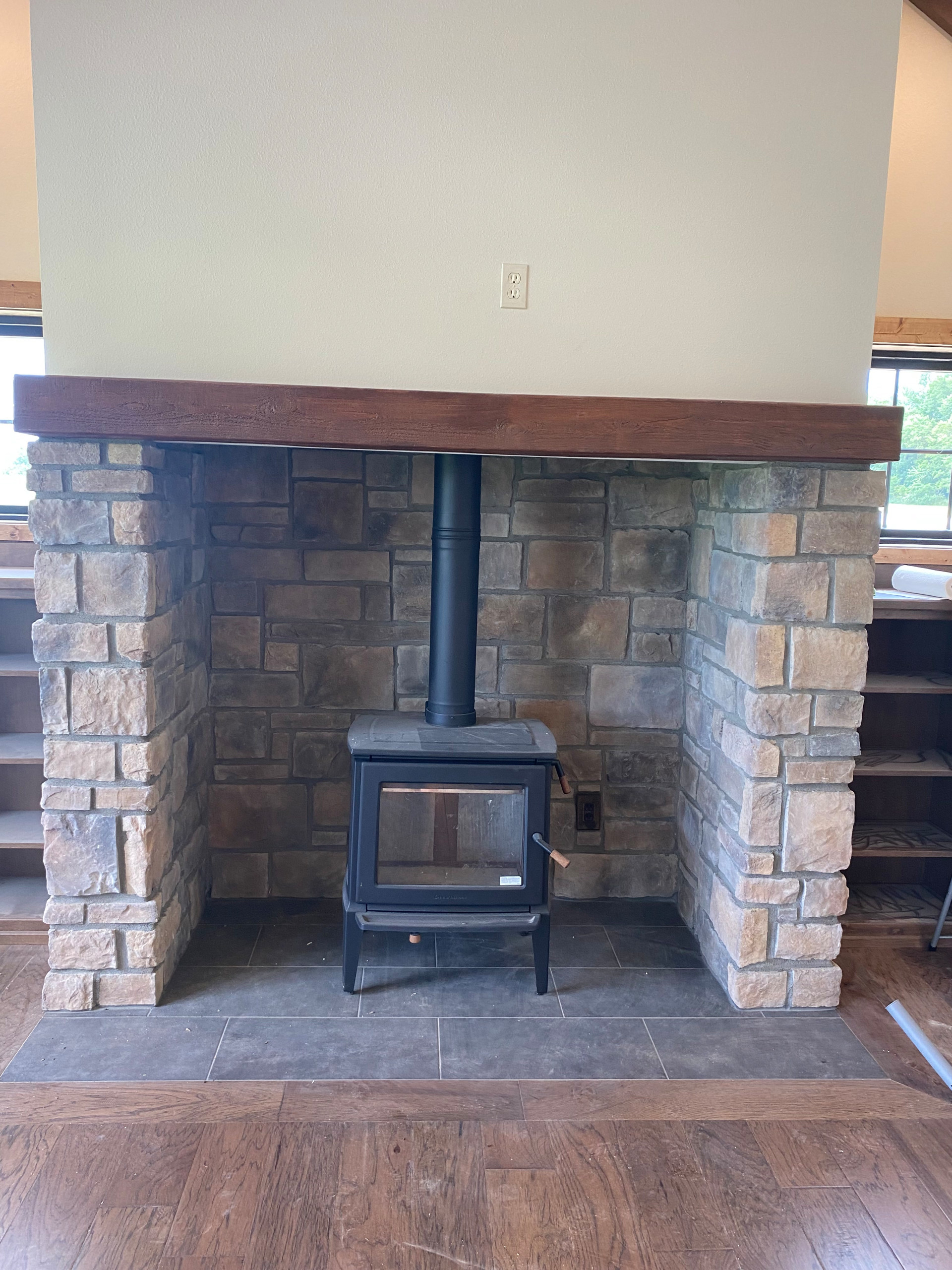 Pellet fireplace with rock and tile surround