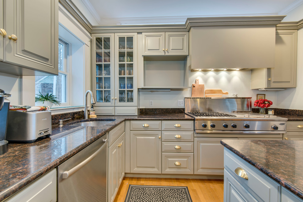 Photo of a mid-sized traditional u-shaped eat-in kitchen in San Diego with an undermount sink, raised-panel cabinets, grey cabinets, granite benchtops, stainless steel appliances, medium hardwood floors and with island.