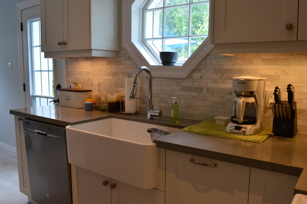 Mid-sized transitional l-shaped vinyl floor and gray floor eat-in kitchen photo in Toronto with a farmhouse sink, shaker cabinets, white cabinets, quartz countertops, gray backsplash, marble backsplash, stainless steel appliances and an island