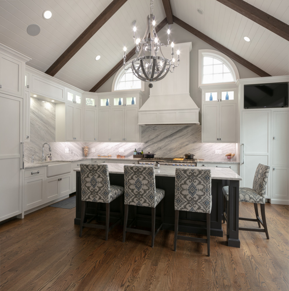 Transitional kitchen photo in Cincinnati