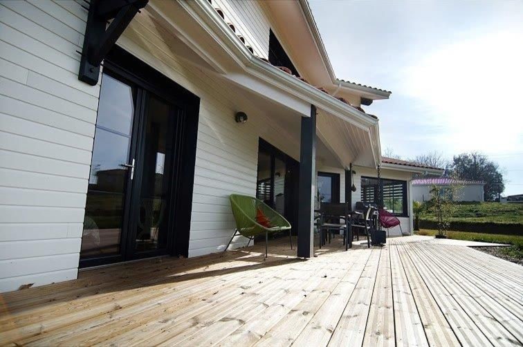 Inspiration pour une terrasse chalet.