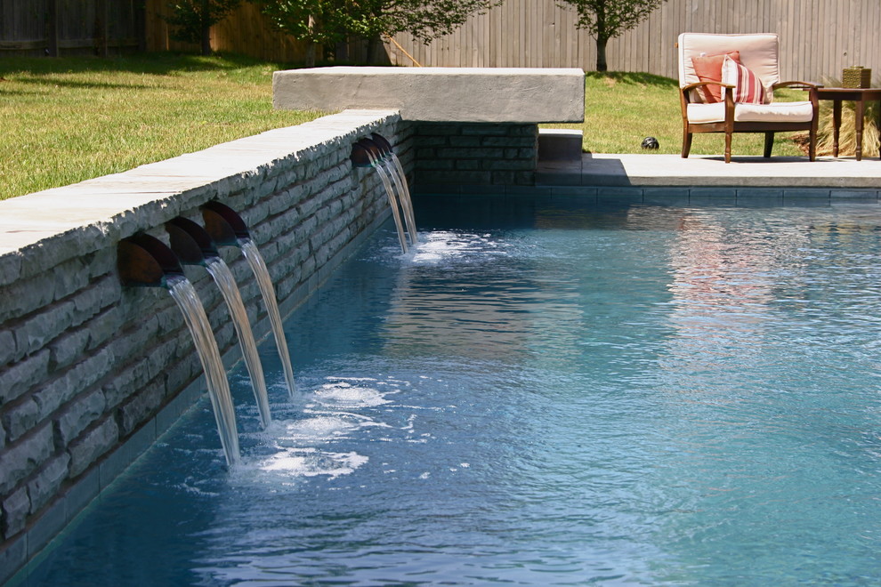 Design ideas for a modern pool in Houston.