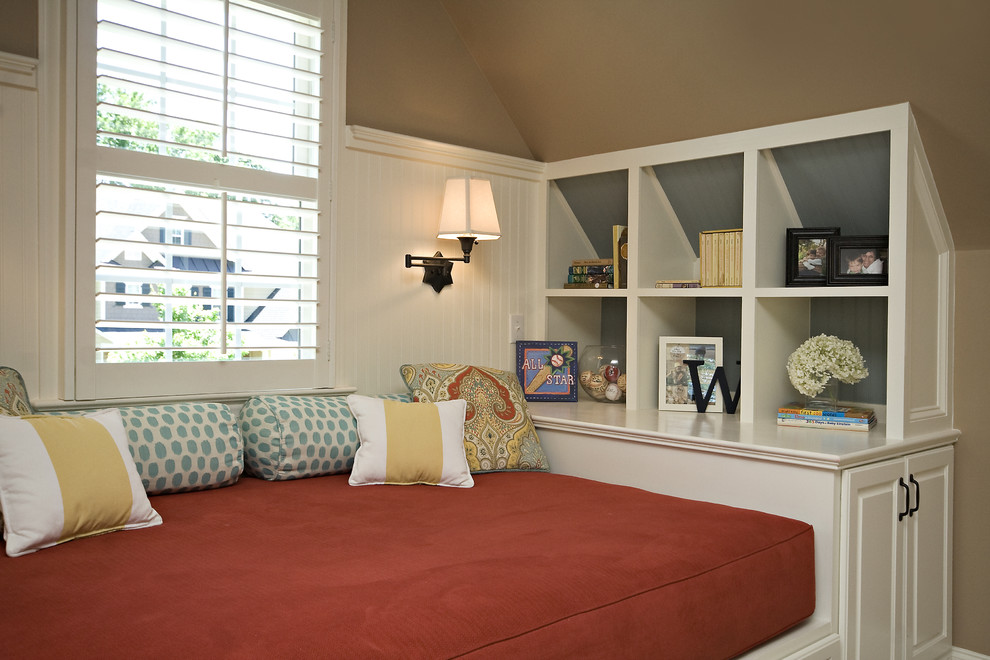 Design ideas for a traditional kids' room in Raleigh.