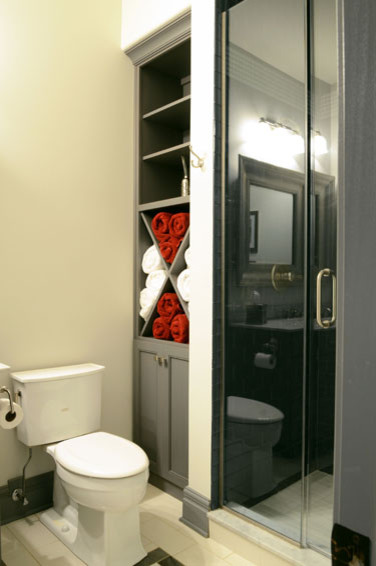 Inspiration for a transitional bathroom remodel in Chicago