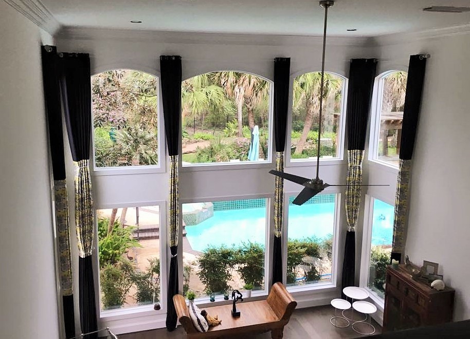 Home design - transitional home design idea in Houston