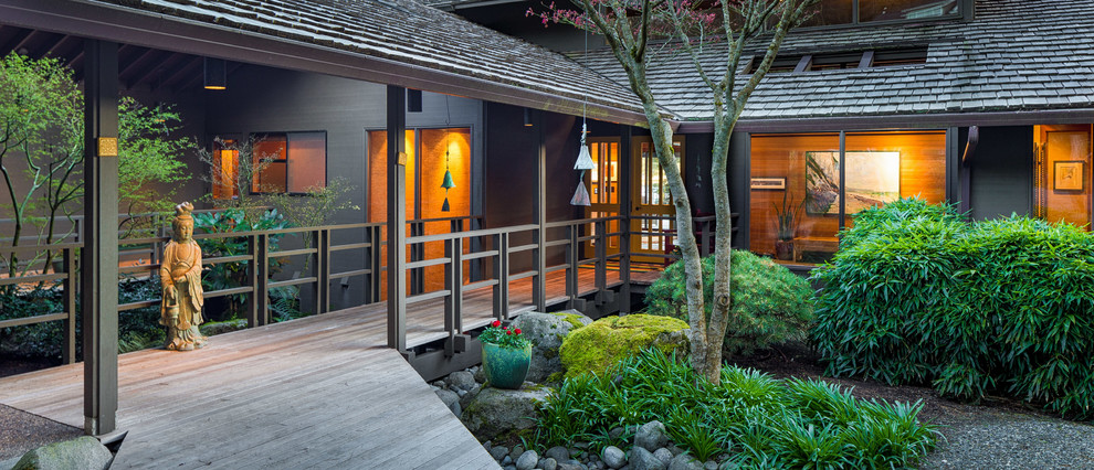Asian deck in Seattle with a roof extension.