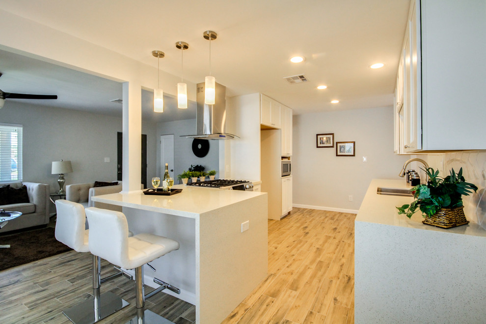 Example of a transitional kitchen design in Phoenix