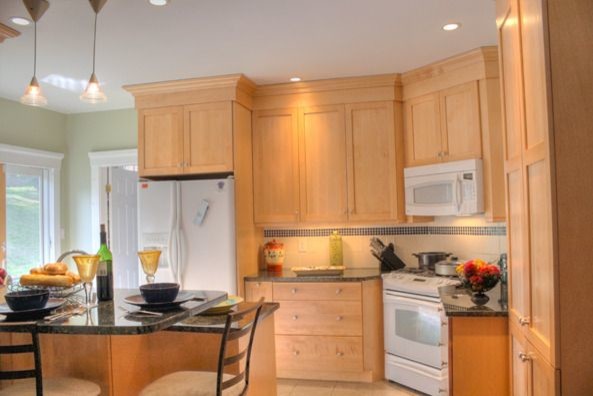 Home design - transitional home design idea in Boston