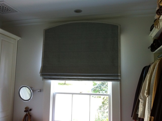 Arched Roman Shades classico-soggiorno