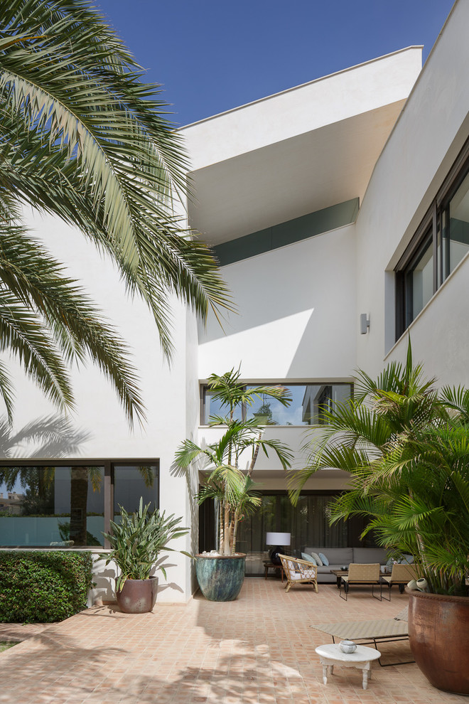 Design ideas for a contemporary backyard patio in Alicante-Costa Blanca with brick pavers and no cover.
