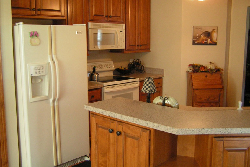 Kitchen - transitional kitchen idea